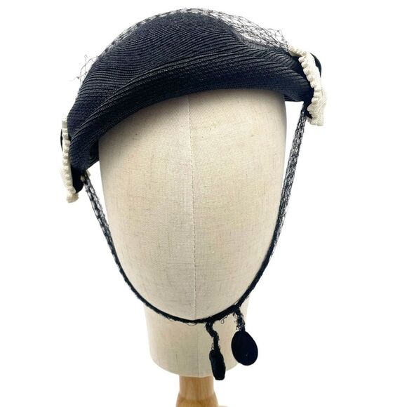 Vintage 50s Tilt Hat Black & Cream Straw Close Style Fascinator Black Mesh Veil - Picture 10 of 16